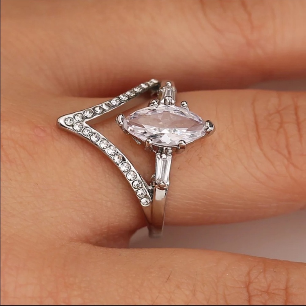 925 Silver Ring Marquise Cut White Saphire - Picture 2 of 3